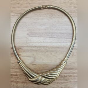 Chic Gold Women's Necklace